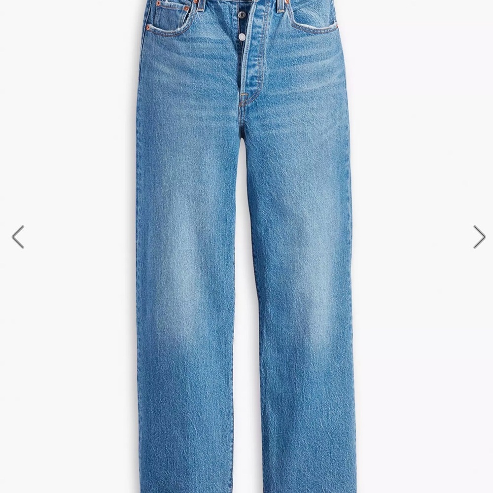 Levi Ribcage Classic Straight Ankle denim in medium Wash Jeans